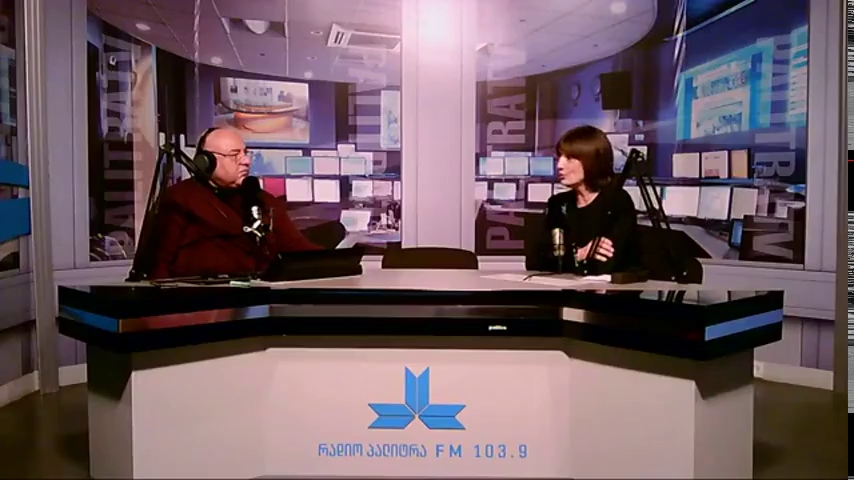 რატომ ახამხამებენ პატარები ძილში თვალებს?