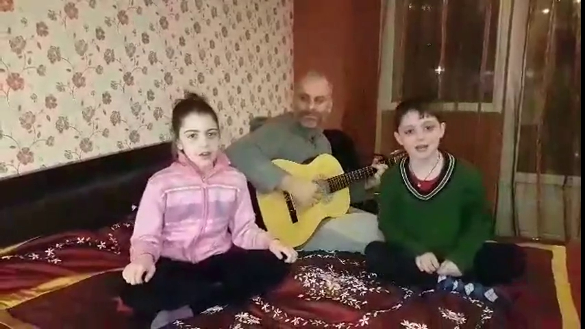 როგორ აამღერა სიცხიანი შვილები თავადაც სიცხიანმა ქართველმა მამამ - ძალიან პოზიტიური და სახალისო ვიდეო