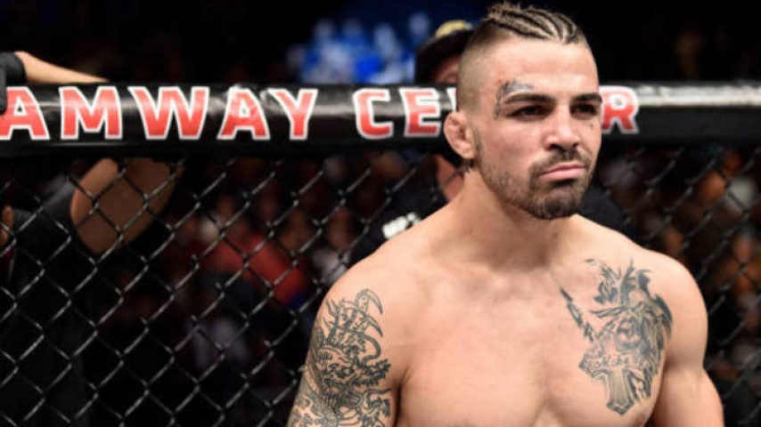 UFC-ის მებრძოლმა ბარში მოხუცი კაცი დაანოკაუტა [VIDEO]