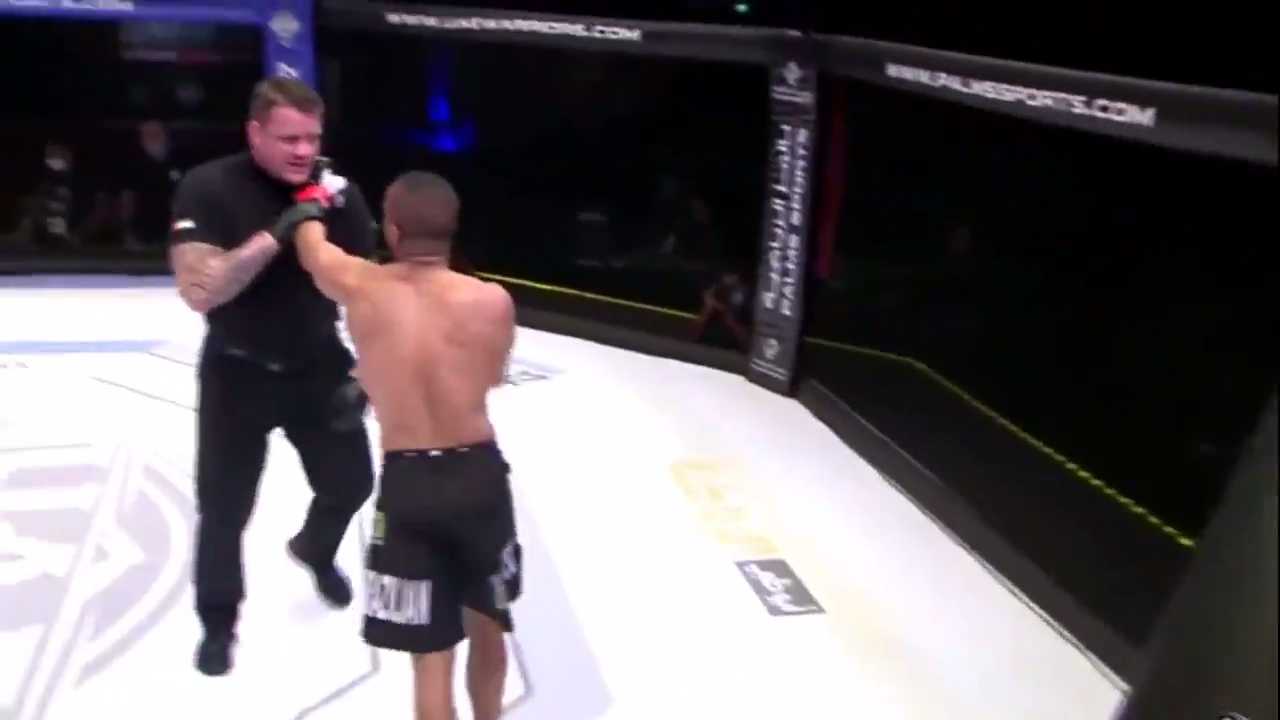არაბი MMA მებრძოლის მხეცური საქციელი -  ჯერ მეტოქეს ახრჩობდა, შემდეგ მსაჯს დაესხა თავს [VIDEO]