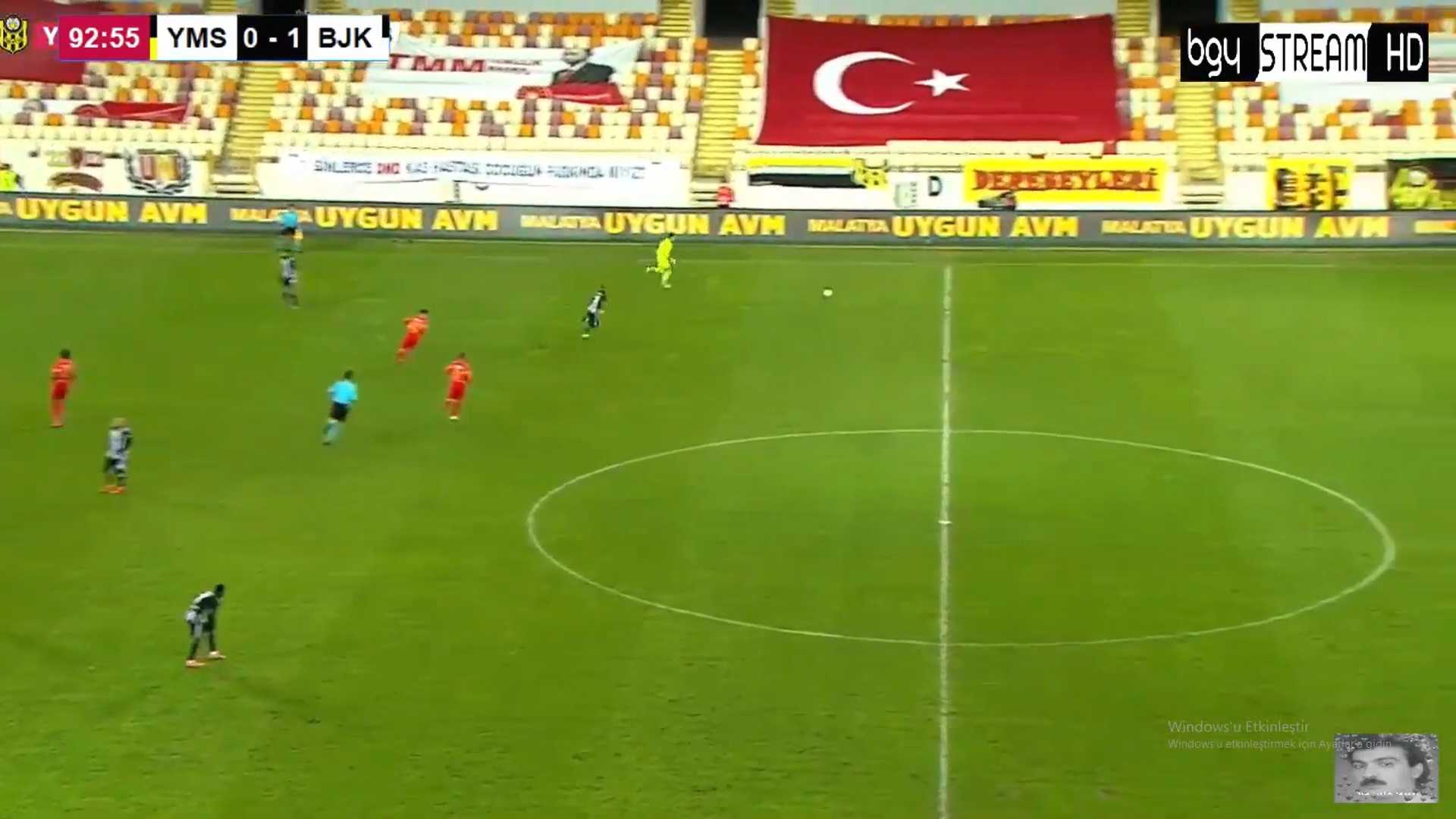 თურქი მეკარის 50-მეტრიანი დრიბლინგი [VIDEO]