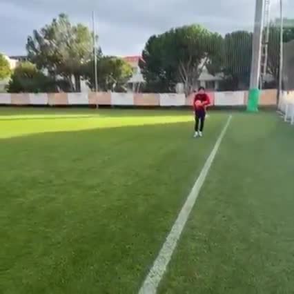 ხვიჩამ ვარჯიშზე, ბევრი ვარსკვლავი ხელს რომ მოაწერდა, ისეთი გოლი გაიტანა [VIDEO]